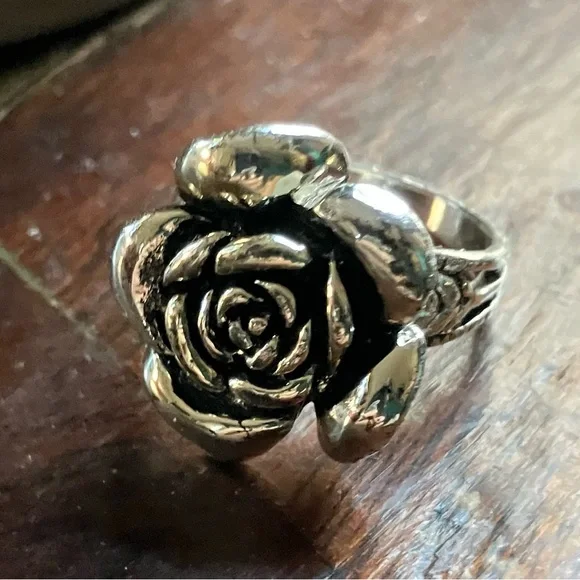 Silver Rose Ring - Picture 1 of 4